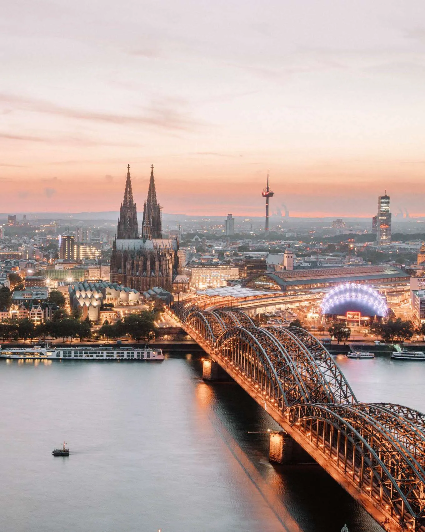 View of Cologne from the Koln Triangle Building.webp